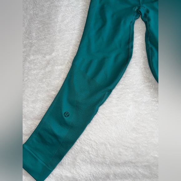 LuluLemon Athletica Size 2 Cropped leggings - Picture 3 of 5